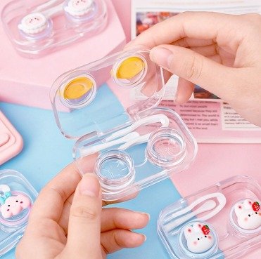 HỘP ĐỰNG LENS - PHỤ KIỆN KHÔNG THỂ THIẾU KHI SỬ DỤNG KÍNH ÁP TRÒNG