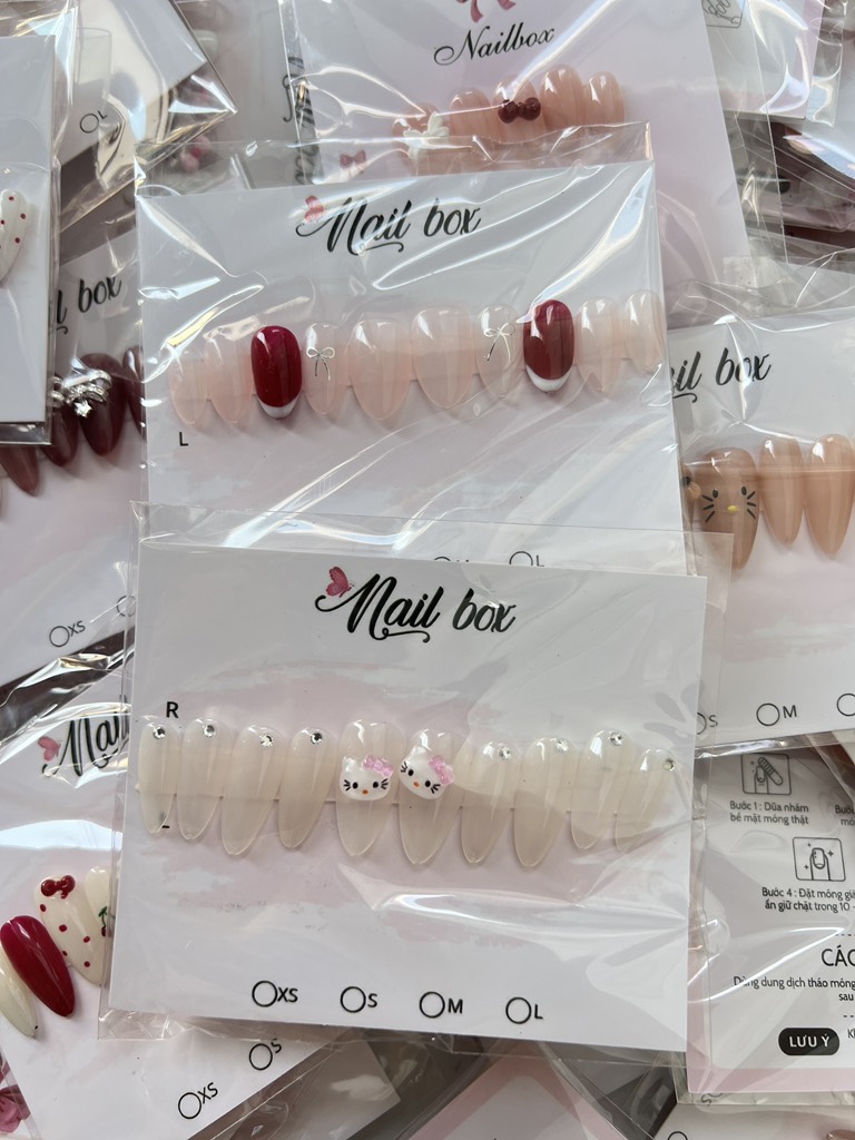 Nail Nơ