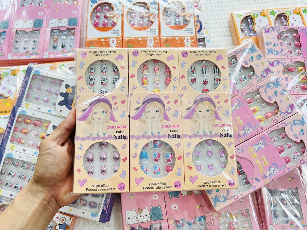 Set 12 Móng Tay Trẻ Em Loại Sơn