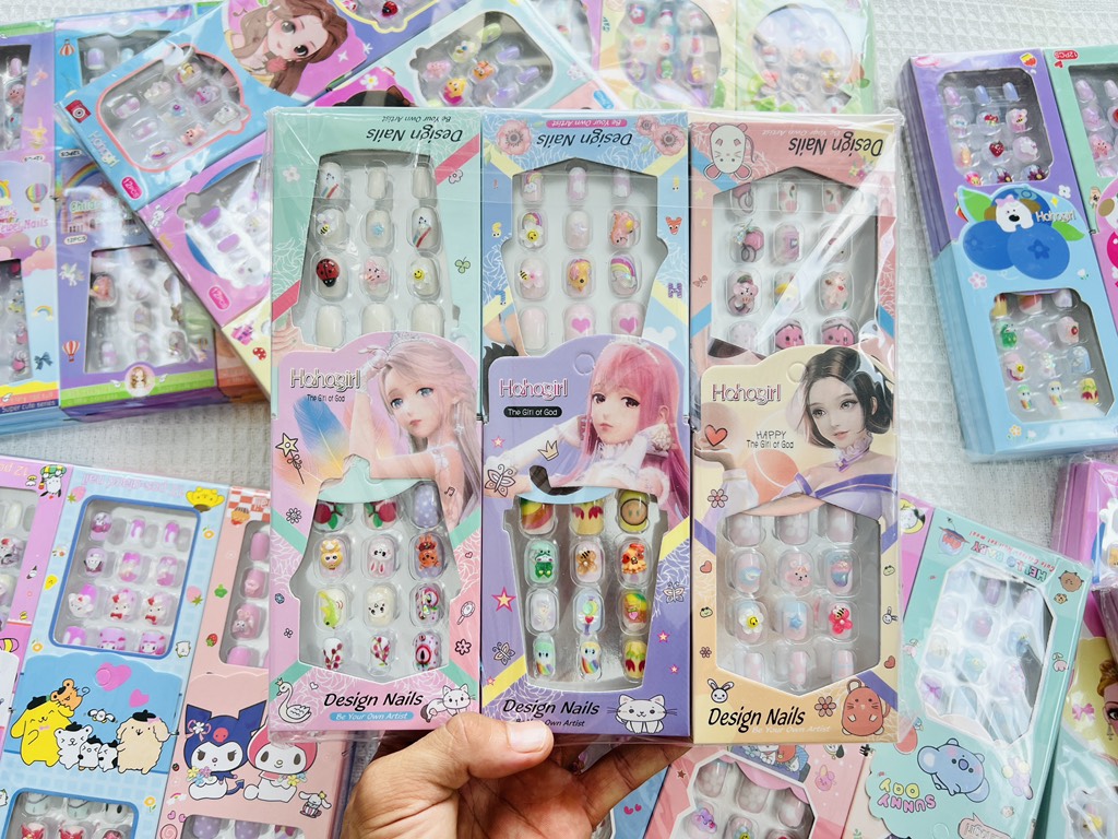 Set 12 Móng Tay Trẻ Em Loại Charm