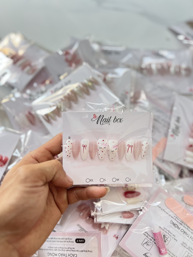 Nail Nơ