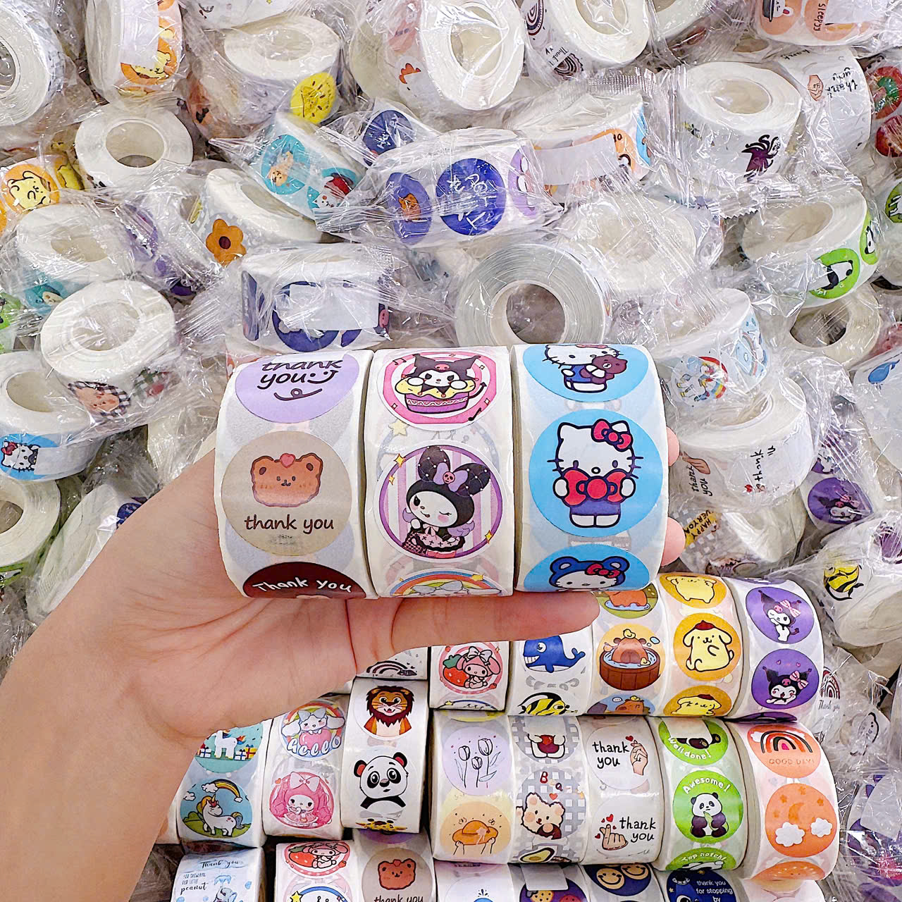 CUỘN 500 STICKER HOẠT HÌNH RC04653