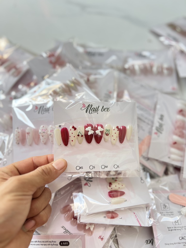 Nail Nơ