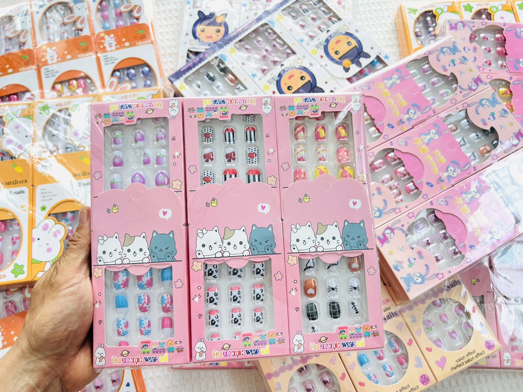 Set 12 Móng Tay Trẻ Em Loại Sơn