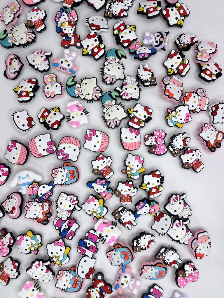 Túi Khoảng 50 Charm Gắn Dép Kitty RCCHARM2280