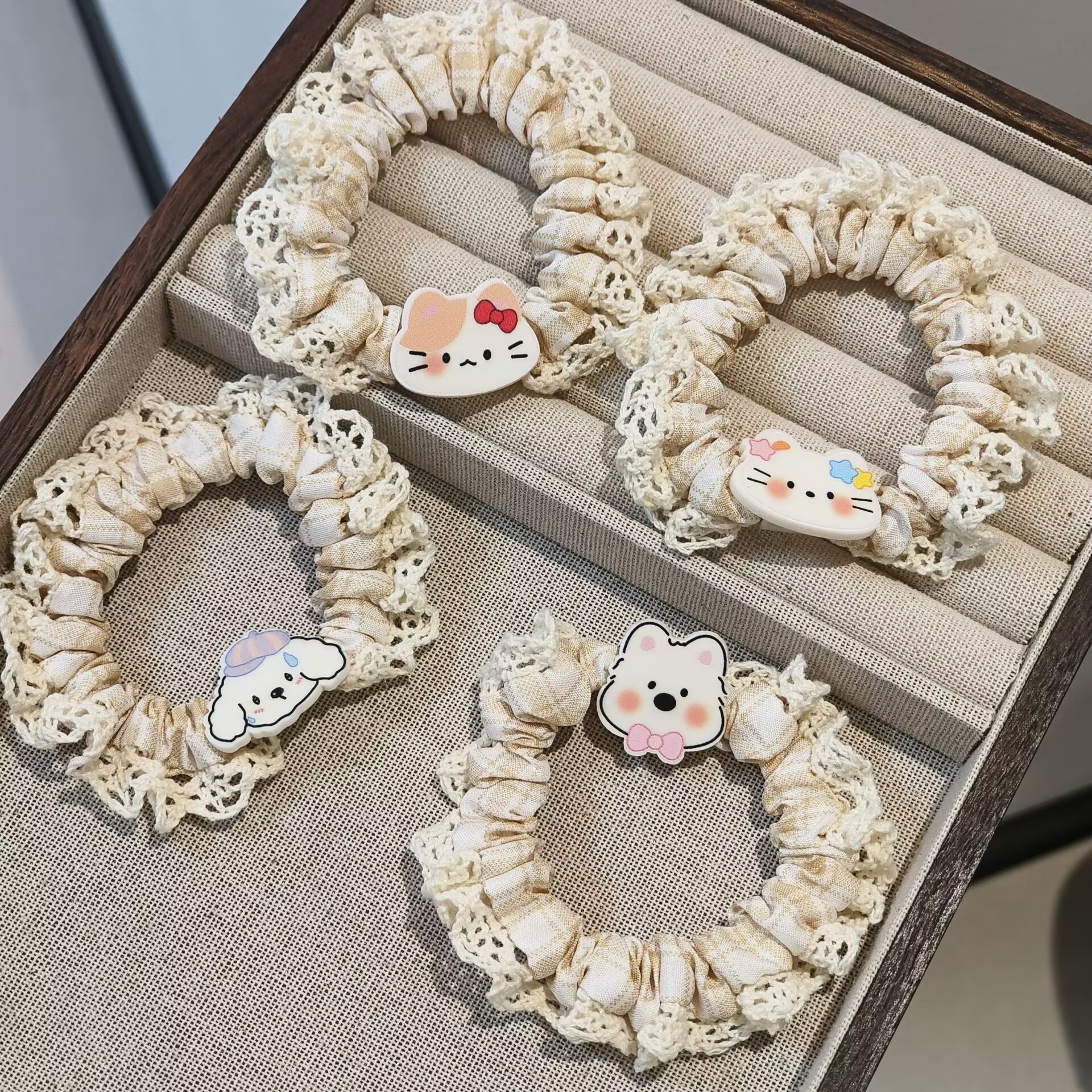 Cột Tóc Ren Charm RC4157