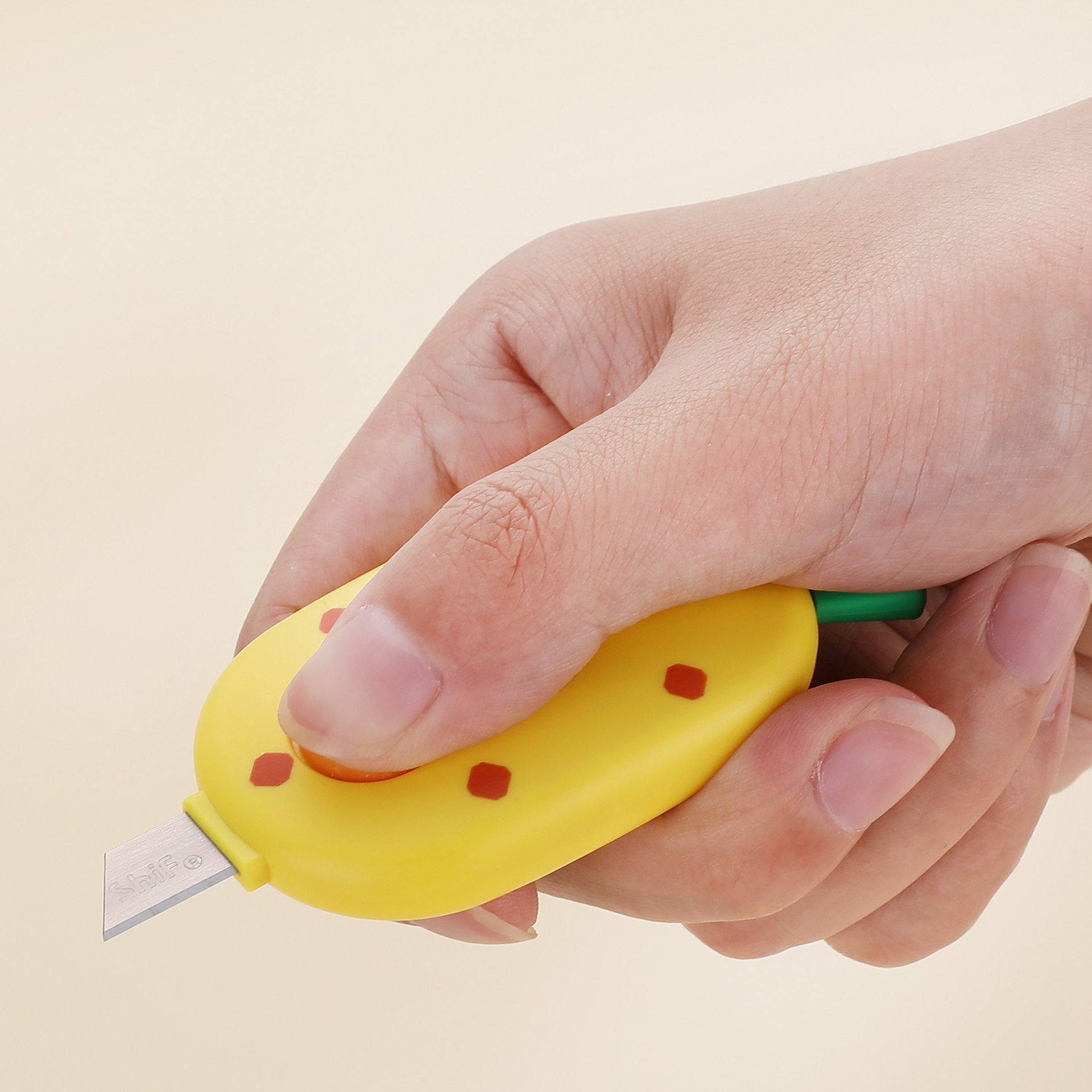 Dao Rọc Giấy Trái Thơm RC04343