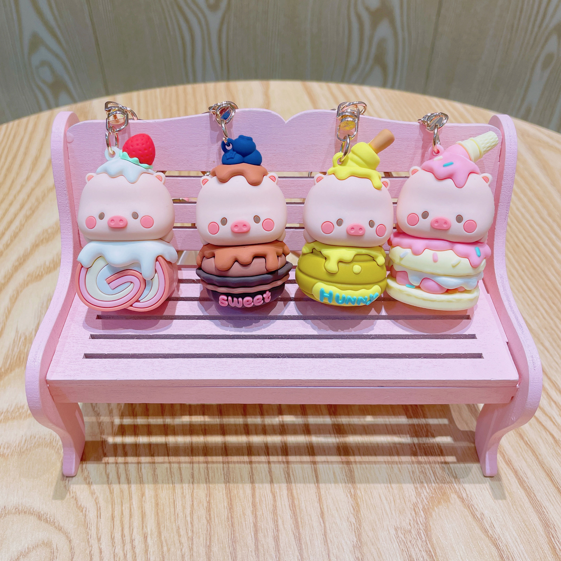 Móc Khóa Heo Con Bánh Kem RC1006