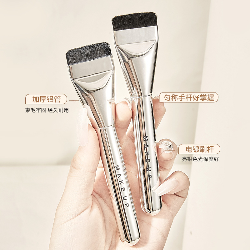Cọ Tán Makeup RC557