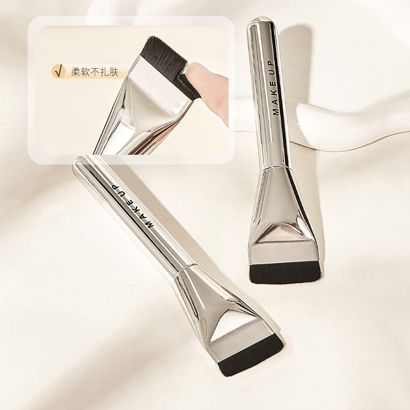 Cọ Tán Makeup RC557