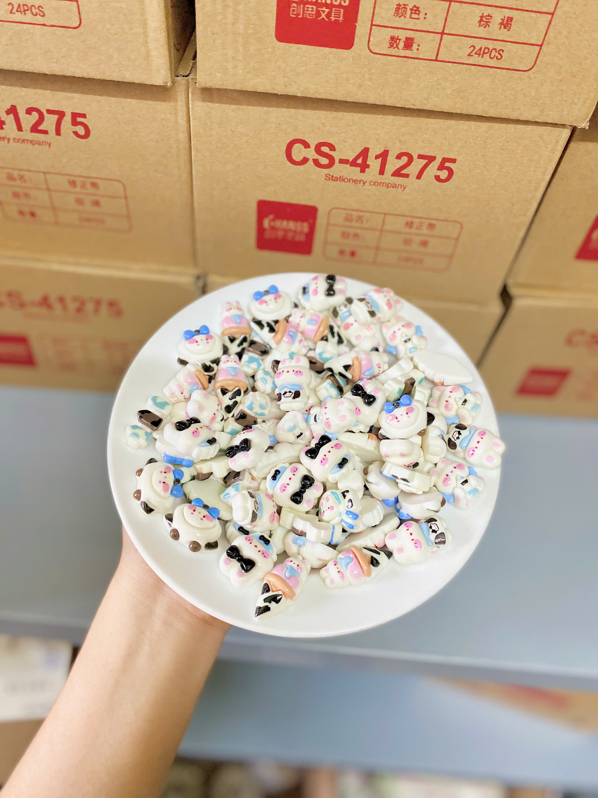 Set 100 Charm Thỏ Sữa RC1477