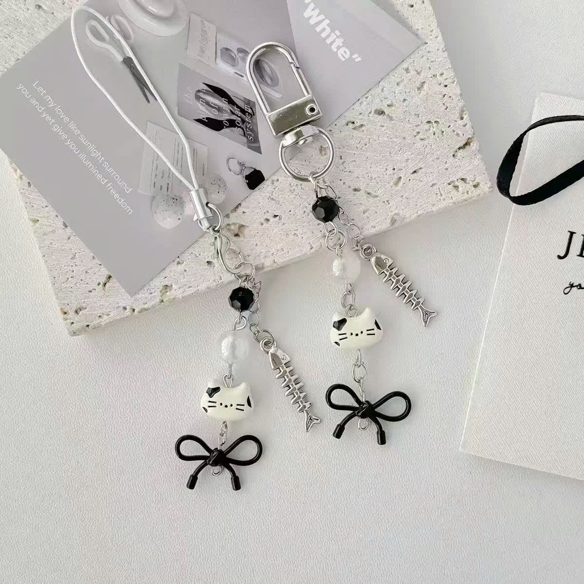 Móc Treo Dây Điện Thoại Mèo Đen