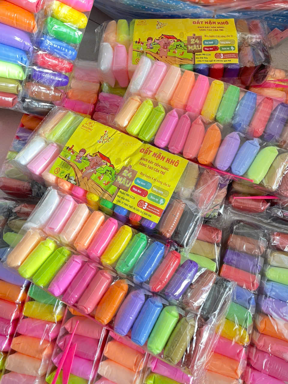 ĐẤT SÉT 24 MÀU