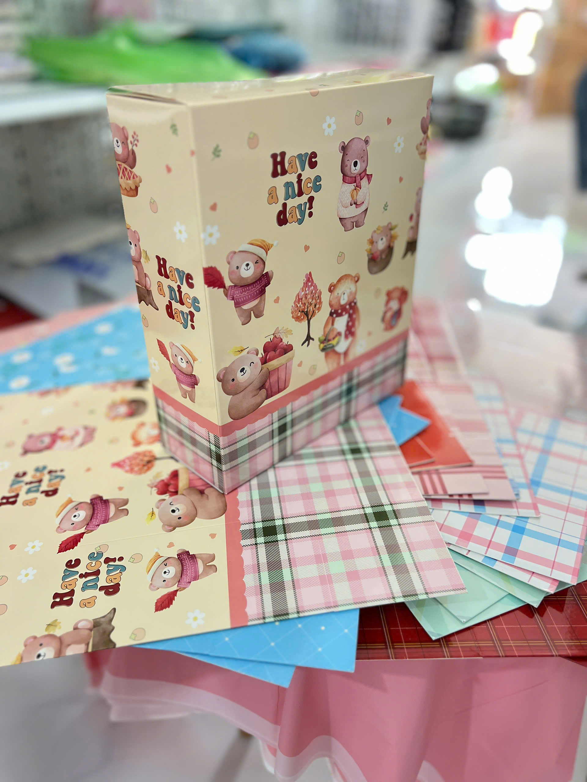 Hộp IN Họa Tiết Tự Xếp Dán