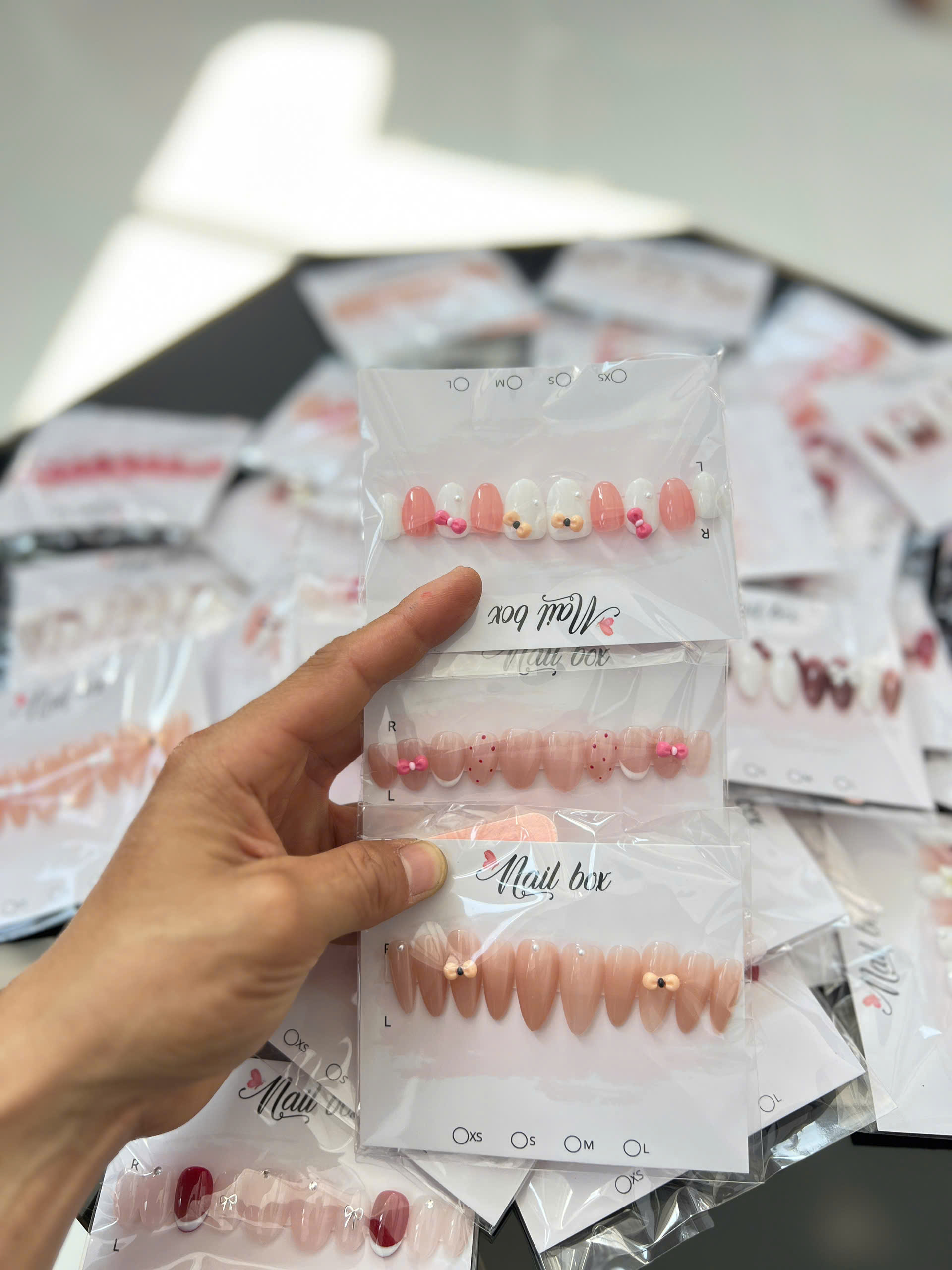 Nail Nơ