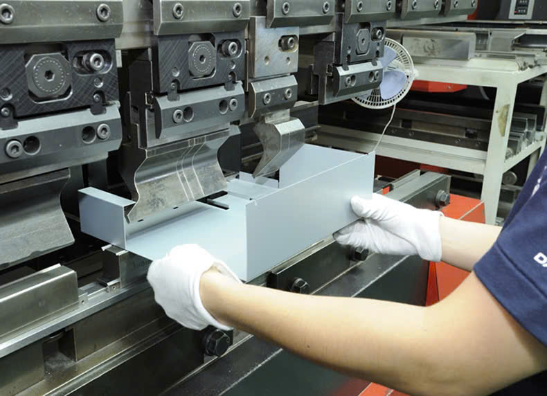 Tuyển 01 nam đặc định Gia công kim Loại.