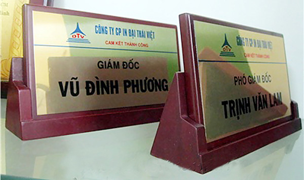 Biển chức danh kim loại mẫu 2