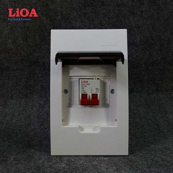 tủ điện âm tường lioa chứa 2 aptomat 2 cực