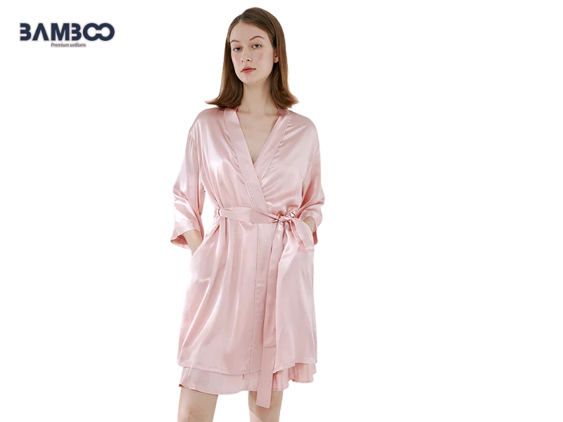 Áo choàng spa dáng ngắn hiện đại, trẻ trung, nhẹ thoáng, thuận tiện khi di chuyển