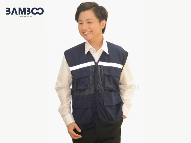 Áo gile xanh đen phối trắng, nhiều túi, tiện dụng và chuyên nghiệp khi làm việc