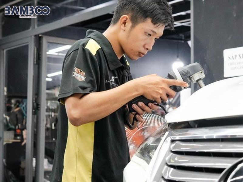 Áo kỹ thuật viên ô tô tay ngắn gọn gàng, thoáng, tiện dụng và dễ phối theo nhận diện hãng