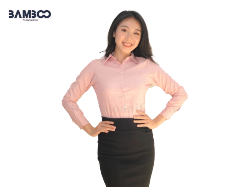 Áo sơ mi nữ hồng phấn tay dài, cổ bẻ, phom ôm nhẹ, thanh lịch và dễ may đồng phục