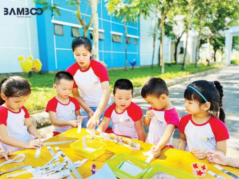 Áo thun cổ tròn đồng phục, phong cách trẻ trung và đầy năng lượng