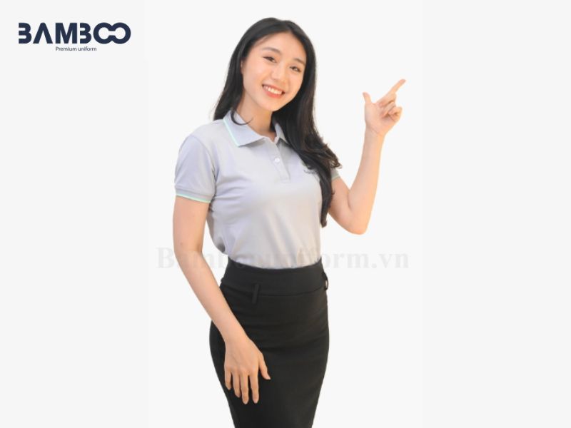 Áo thun xám trắng phối viền xanh mang phong cách hiện đại, thanh lịch&nbsp;