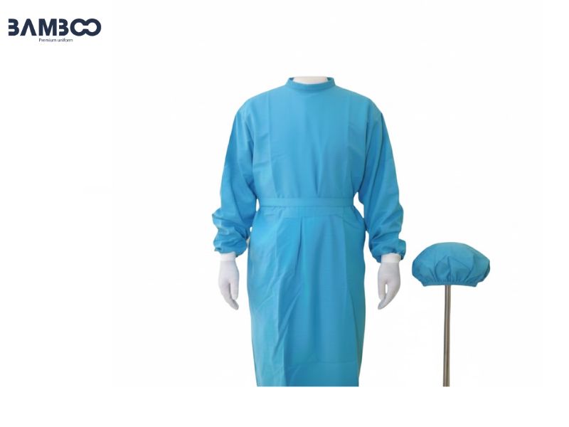 Bộ đồ phòng mổ màu xanh được thiết kế nhằm đảm bảo an toàn, vệ sinh và sự thoải mái cho đội ngũ phẫu thuật