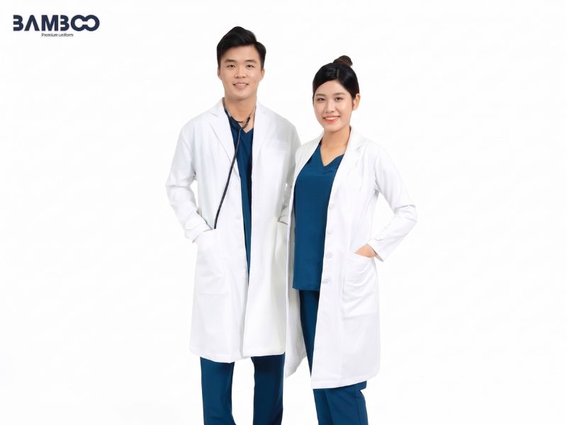 Bamboo Uniform may áo blouse bác sĩ thẩm mỹ viện theo yêu cầu, chuẩn form, thêu logo