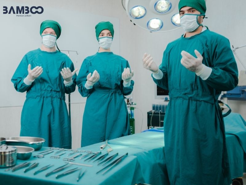 Bamboo Uniform may đồng phục phòng mổ theo yêu cầu, trực tiếp tại xưởng, đồng bộ từ mẫu đến thành phẩm