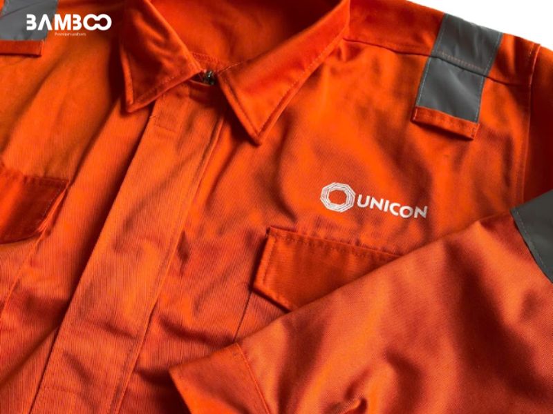 Tránh thuốc tẩy mạnh và không vặn xoắn lên vị trí logo in