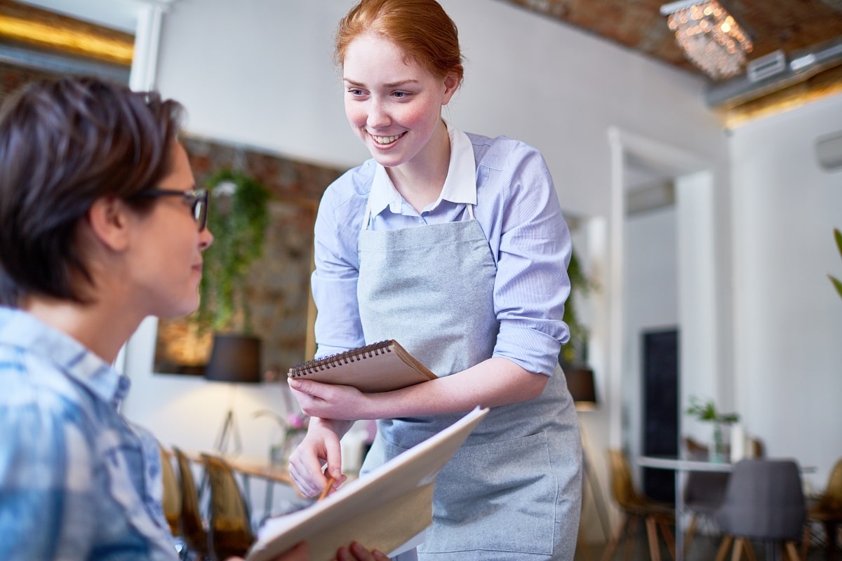 bí kíp mặc đẹp đồng phục nhà hàng