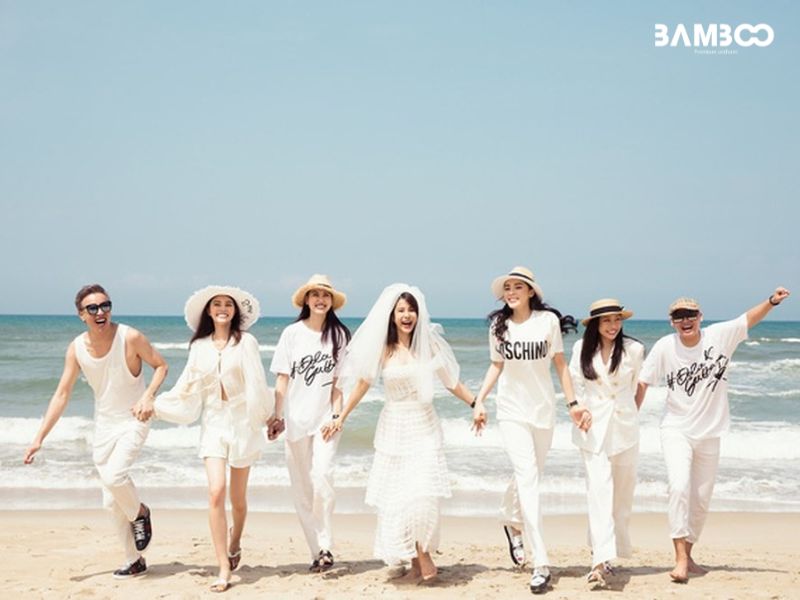 Bí quyết phối đồng phục du lịch nhóm với áo đi biển