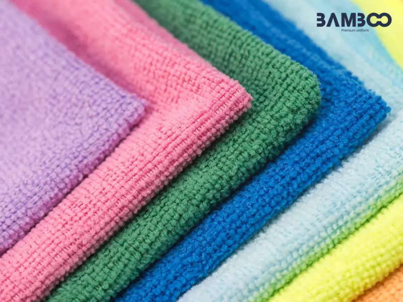 Nhờ những đặc tính vật lý ưu việt, sợi microfiber được ứng dụng phổ biến từ thời trang cao cấp đến thiết bị kỹ thuật chuyên dụng