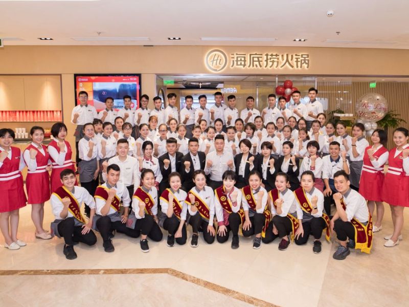 Haidilao có thêm đồng phục sự kiện, lễ Tết và trang phục truyền thống, tạo dấu ấn riêng