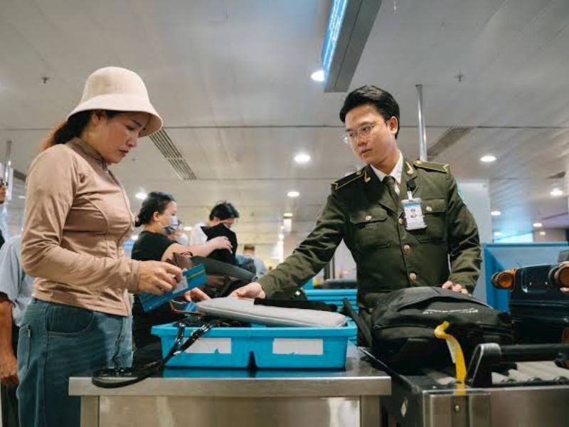 Thiết kế đạt chuẩn giúp đồng phục an ninh sân bay bền đẹp, dễ nhận diện và phù hợp công việc
