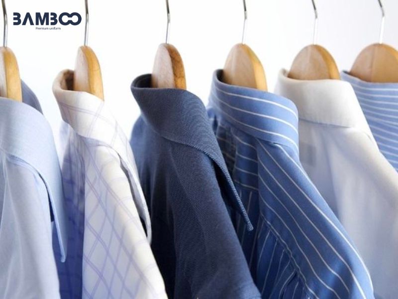 Nên giặt áo sơ mi nhẹ nhàng và bảo quản bằng cách treo lên để hạn chế nếp nhăn