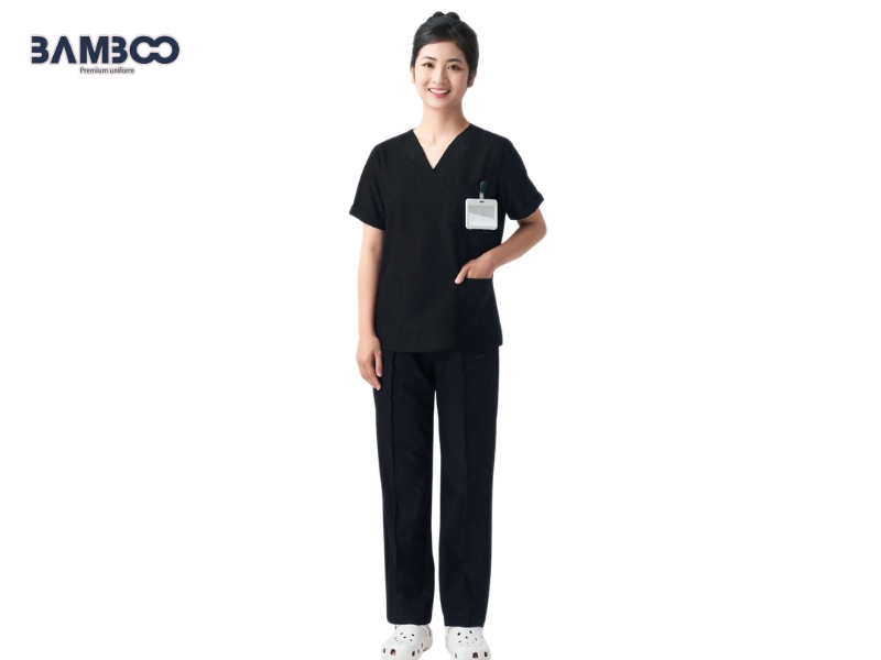 Bảo quản Scrubs đúng cách giúp đồng phục sạch sẽ, hạn chế bạc màu, biến dạng 