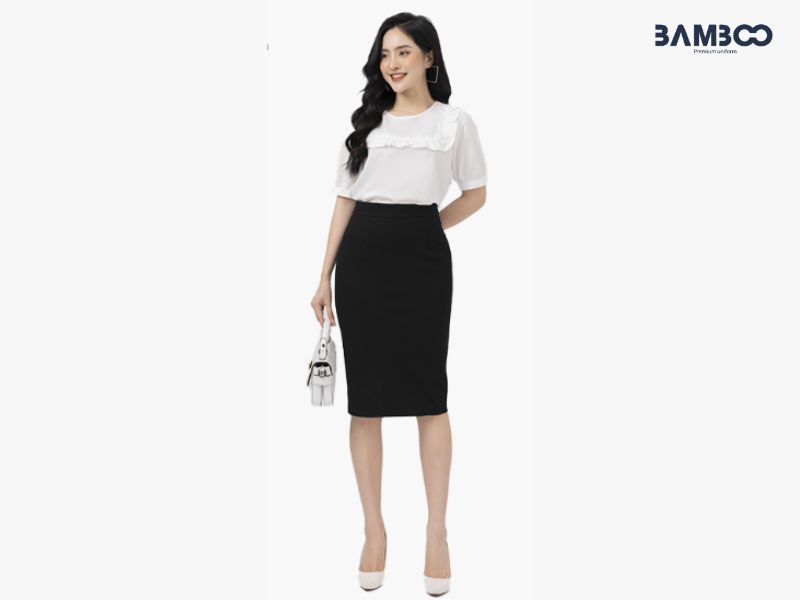 Chân váy đen ôm nhẹ, dài qua gối, tôn dáng, thanh lịch, dễ phối đồ