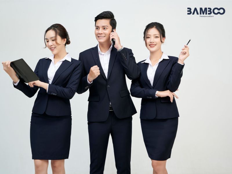 Quần tây và chân váy kết hợp với áo sơ mi hoặc áo polo tạo phong thái chỉn chu