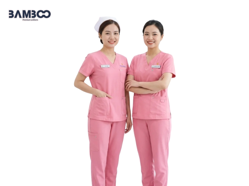 Chất liệu Scrubs cần thoáng, bền, dễ giặt, giữ phom và phù hợp đặc thù công việc y tế