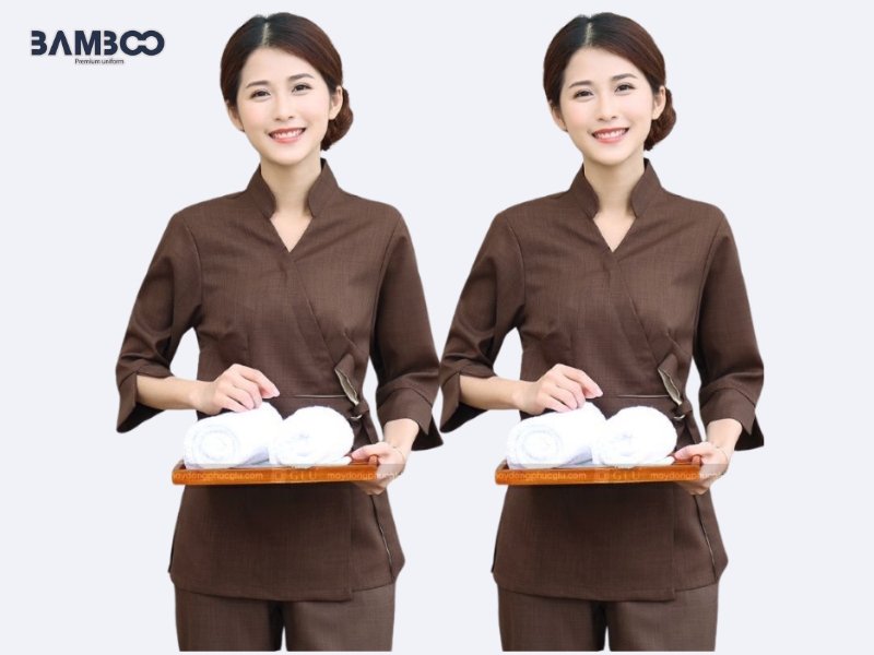 Đồng phục spa màu nâu sử dụng chất vải bền đẹp, thoáng mát và giữ phom tốt