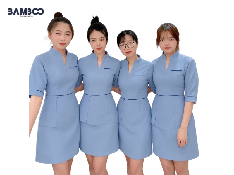 Đồng phục spa xanh dương nên dùng vải thoáng mát, mềm nhẹ, thấm hút tốt và bền màu