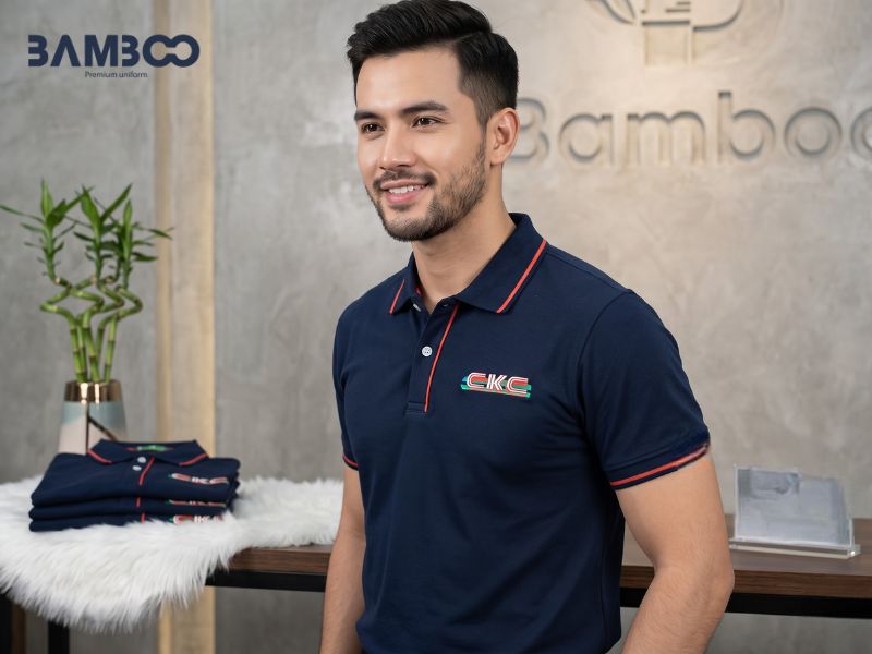 Chi phí áo thun xanh đen phụ thuộc vải, số lượng, thiết kế, in thêu và yêu cầu may