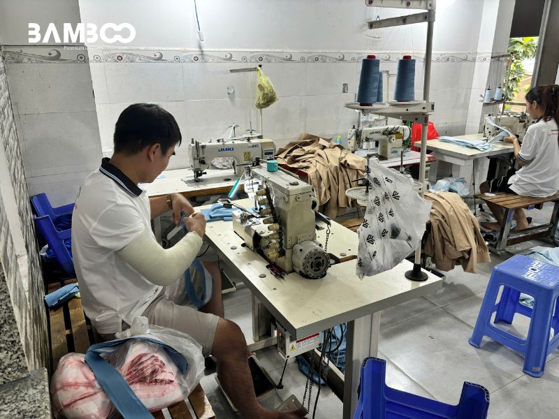 Chi phí may chân váy công sở kiểu Regular Fit đen