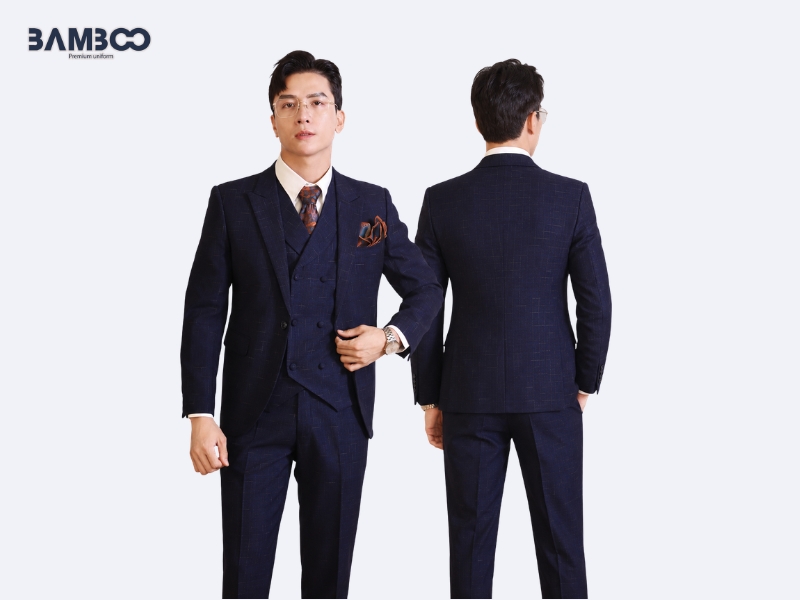 Chi phí may vest nam xanh dương đậm phụ thuộc vào chất liệu vải, kiểu dáng, số lượng đặt may và yêu cầu hoàn thiện