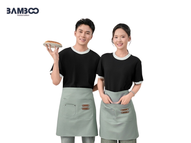 Combo áo thun và tạp dề ngắn mang lại sự năng động, tiện lợi, tăng nhận diện thương hiệu