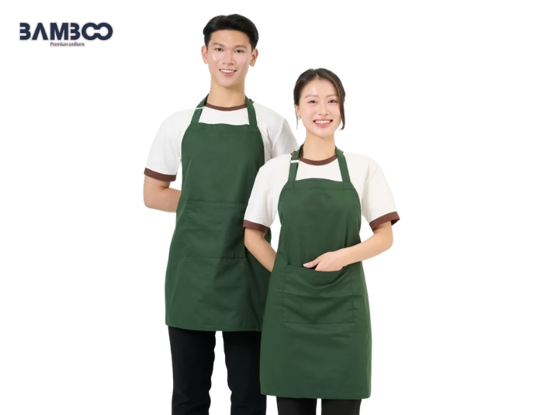 Combo áo thun và tạp dề yếm có đai, túi giúp nhân viên thoải mái, tiện dụng, chuyên nghiệp