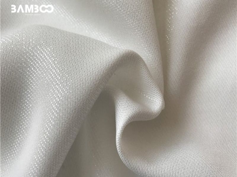 Vải cotton lạnh pha trộn khoảng 35% cotton tự nhiên và 65% sợi polyester chống nhăn hiệu quả 